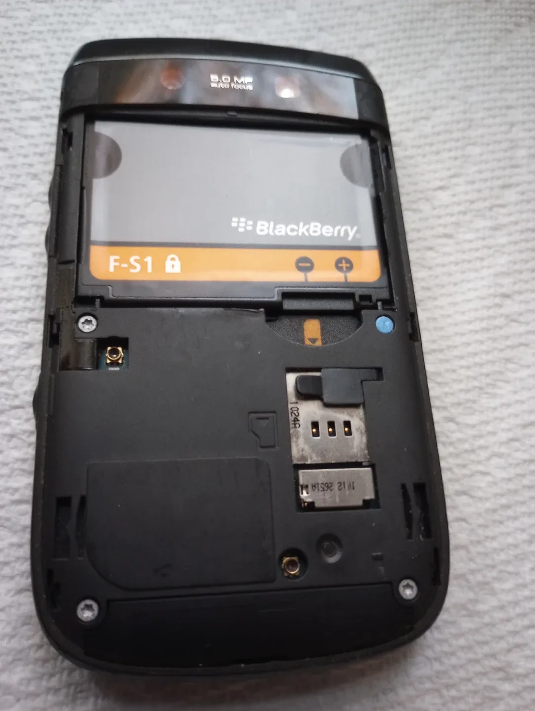 BlackBerry Torch 9800 with leather case image indicator(9)