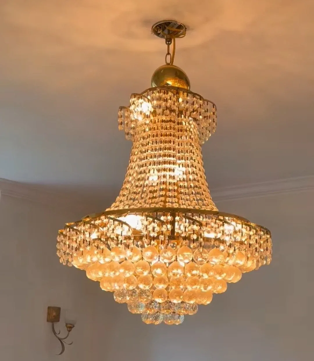 Beautiful vintage 10 light crystal chandelier