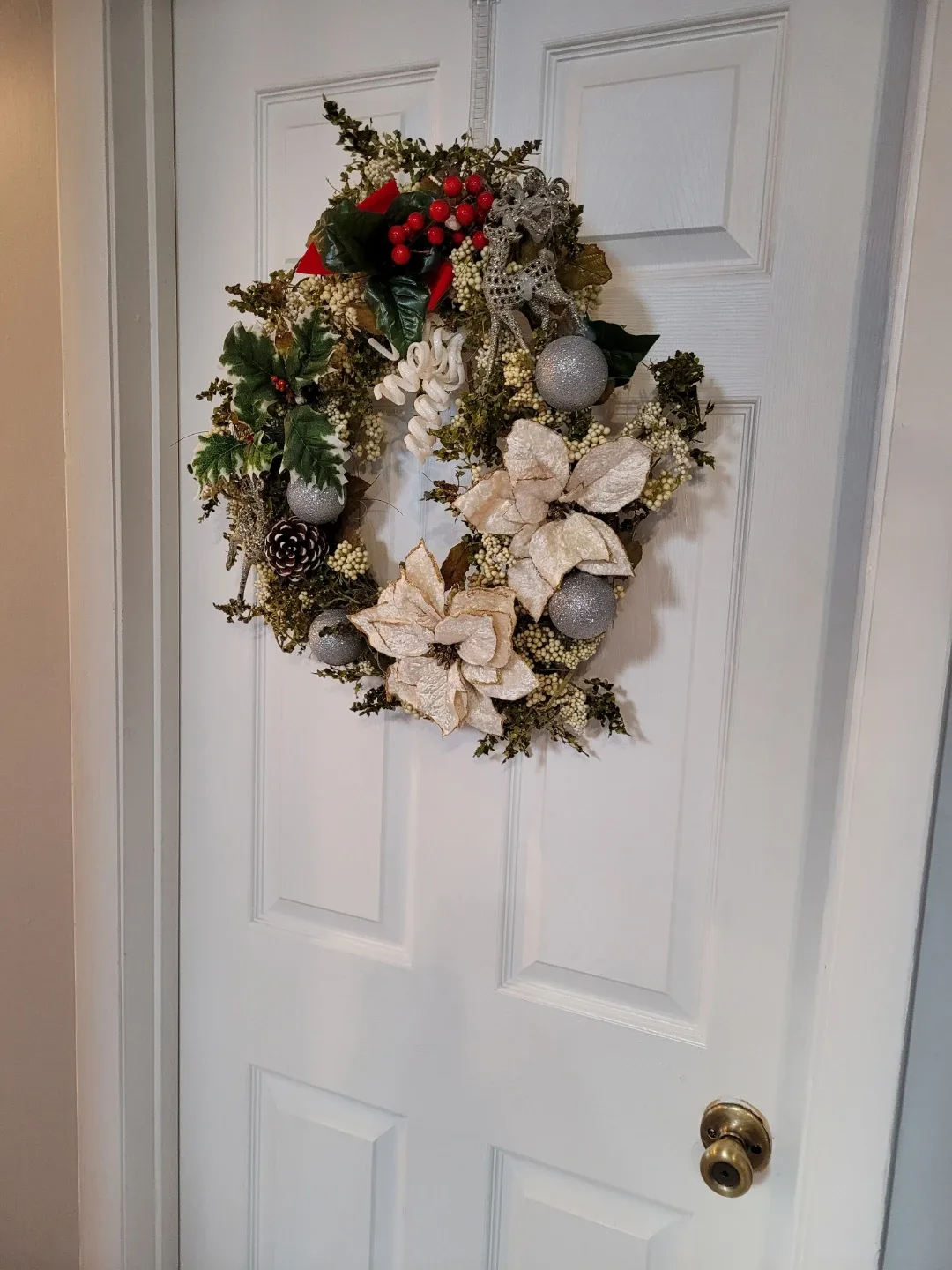 Festive Crafted Wreath with Reindeer Decoration 19 inches image indicator(2)