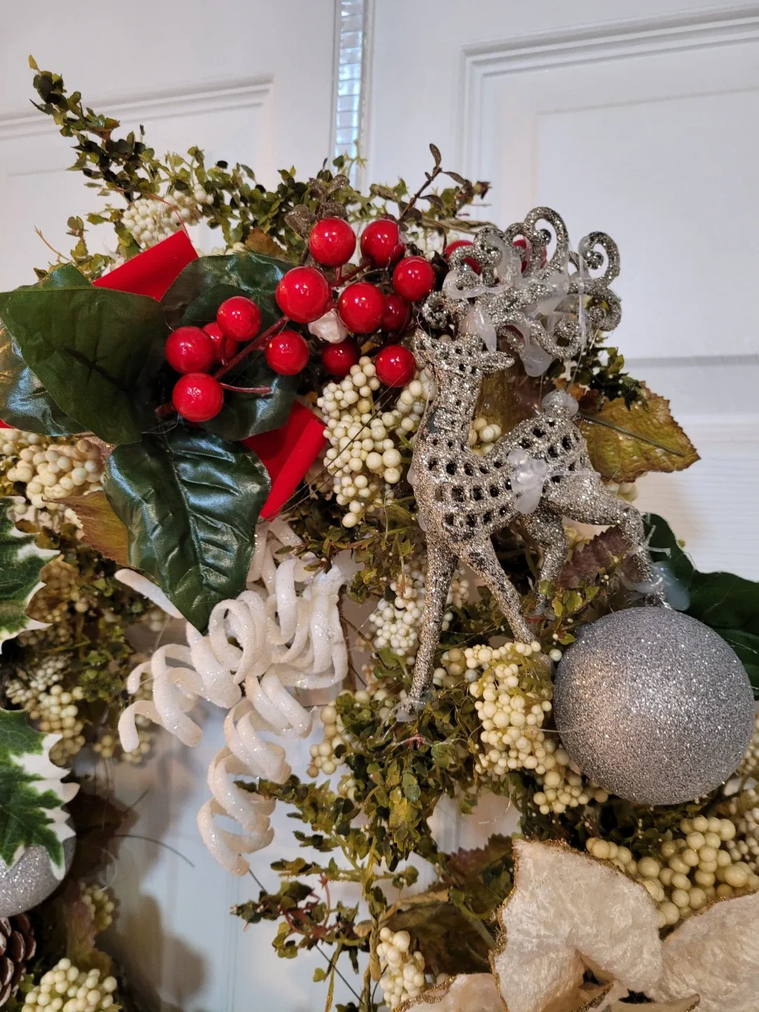 Festive Crafted Wreath with Reindeer Decoration 19 inches image indicator(4)