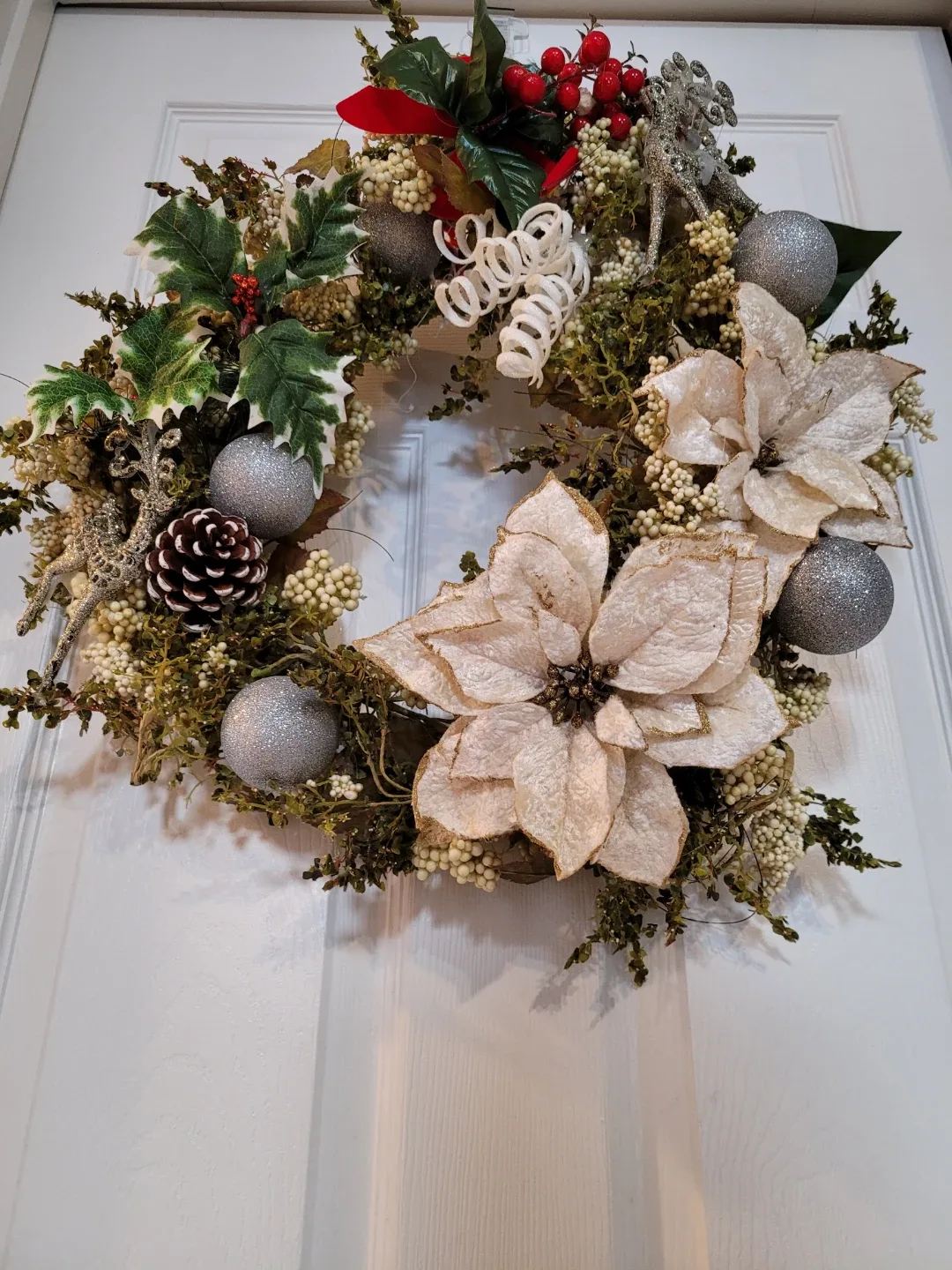 Festive Crafted Wreath with Reindeer Decoration 19 inches image indicator(5)