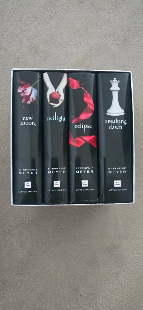 Twilight Saga Complete Collection by Stephenie Meyer