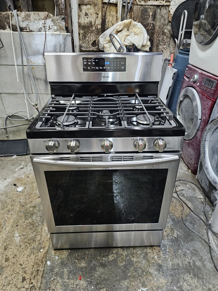 Samsung 30in Stainless steel gas stove