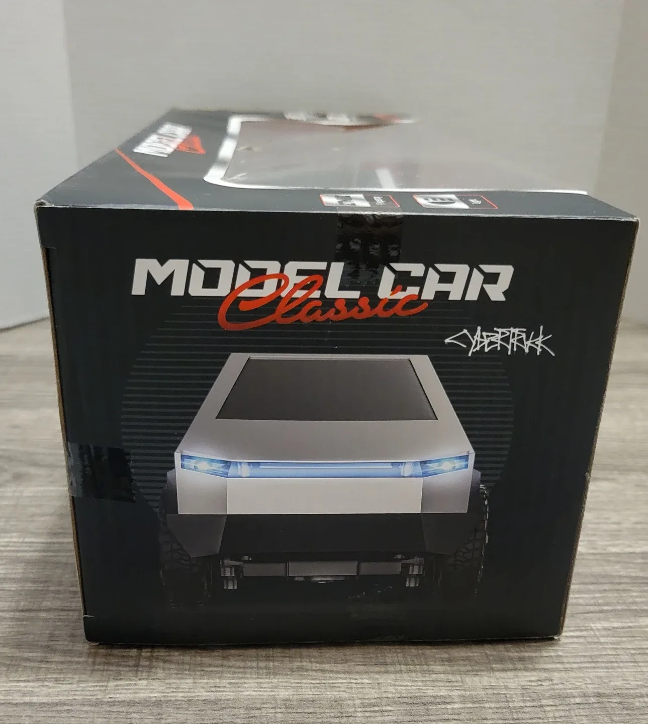 Tesla Cybertruck Model Car Classic 1:12 Scale image indicator(3)