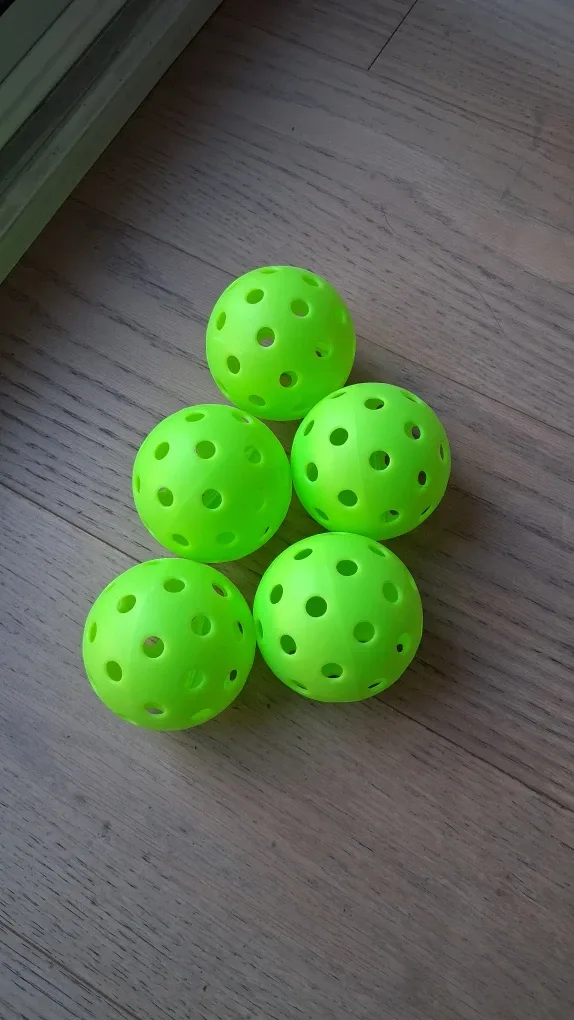 Pickleballs, 5 peices of 40 holes pickleball, OUTDOOR INDOOR use