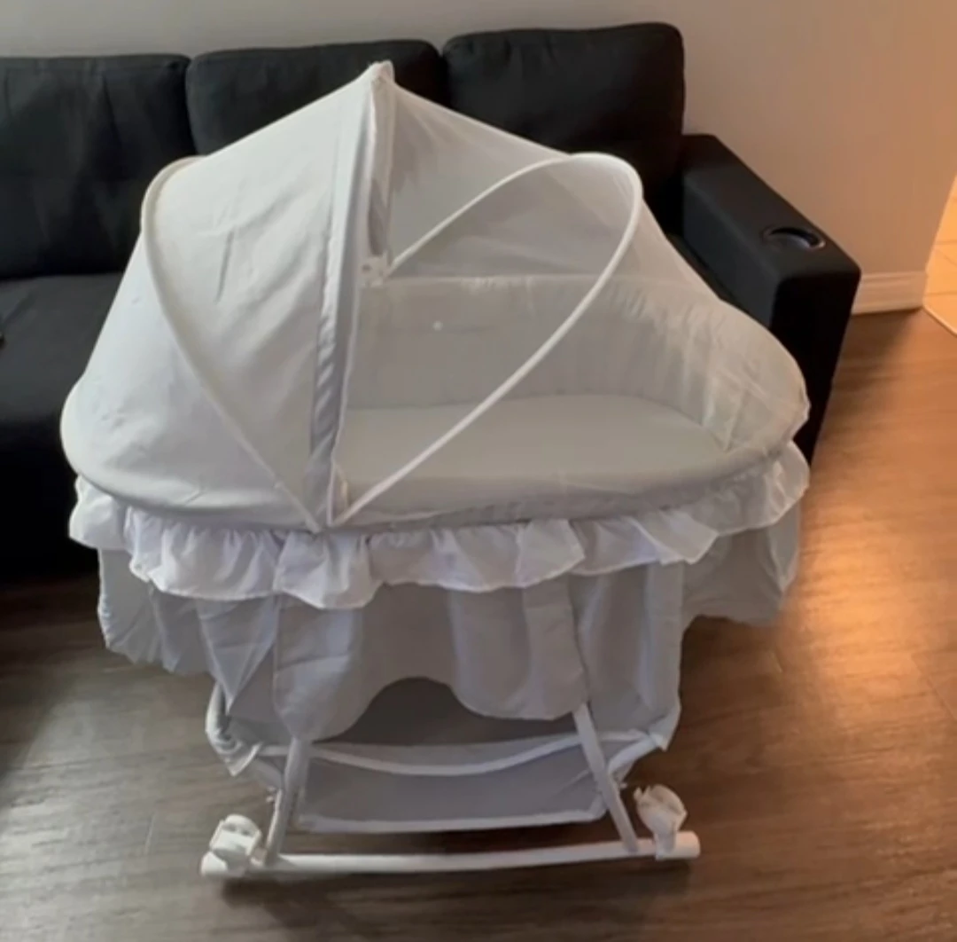 Dream On Me Lacy Bassinet & Cradle