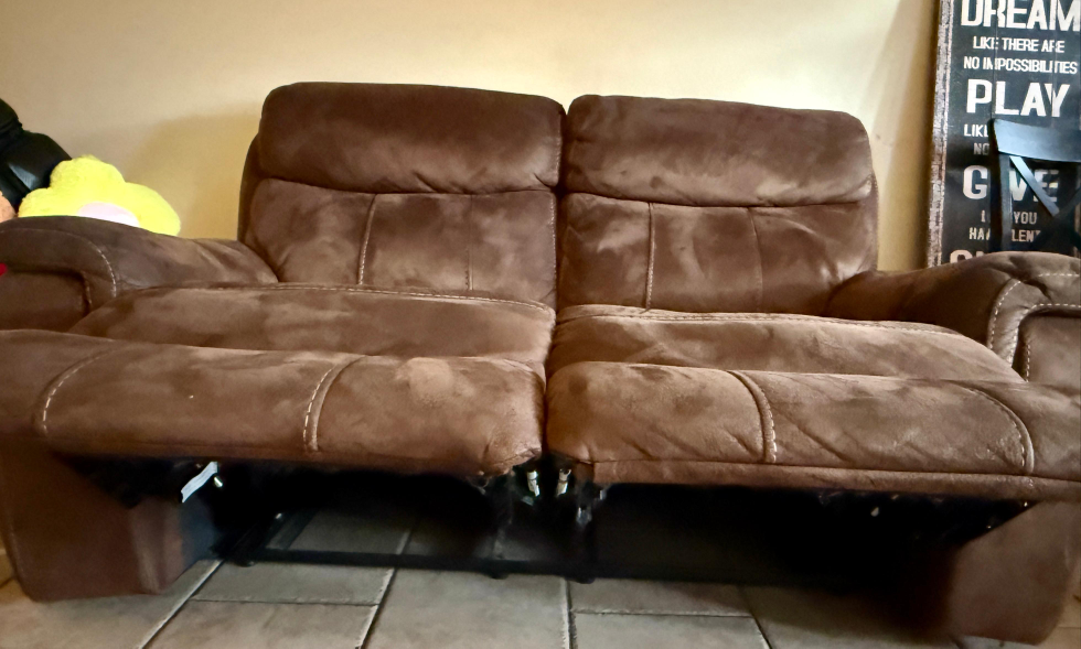 Love seat recliner - photo 2