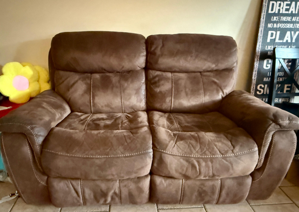 Love seat recliner - photo 3