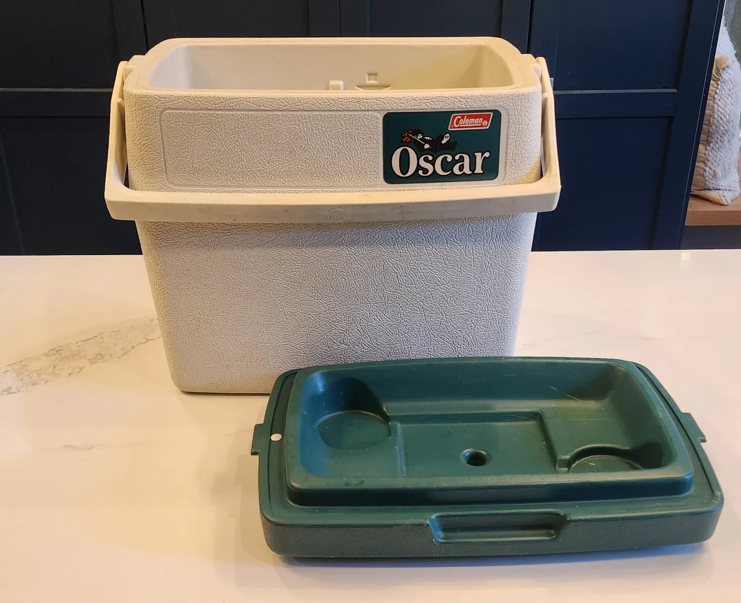 Vintage Oscar by Coleman 16 Qt Cooler image indicator(2)