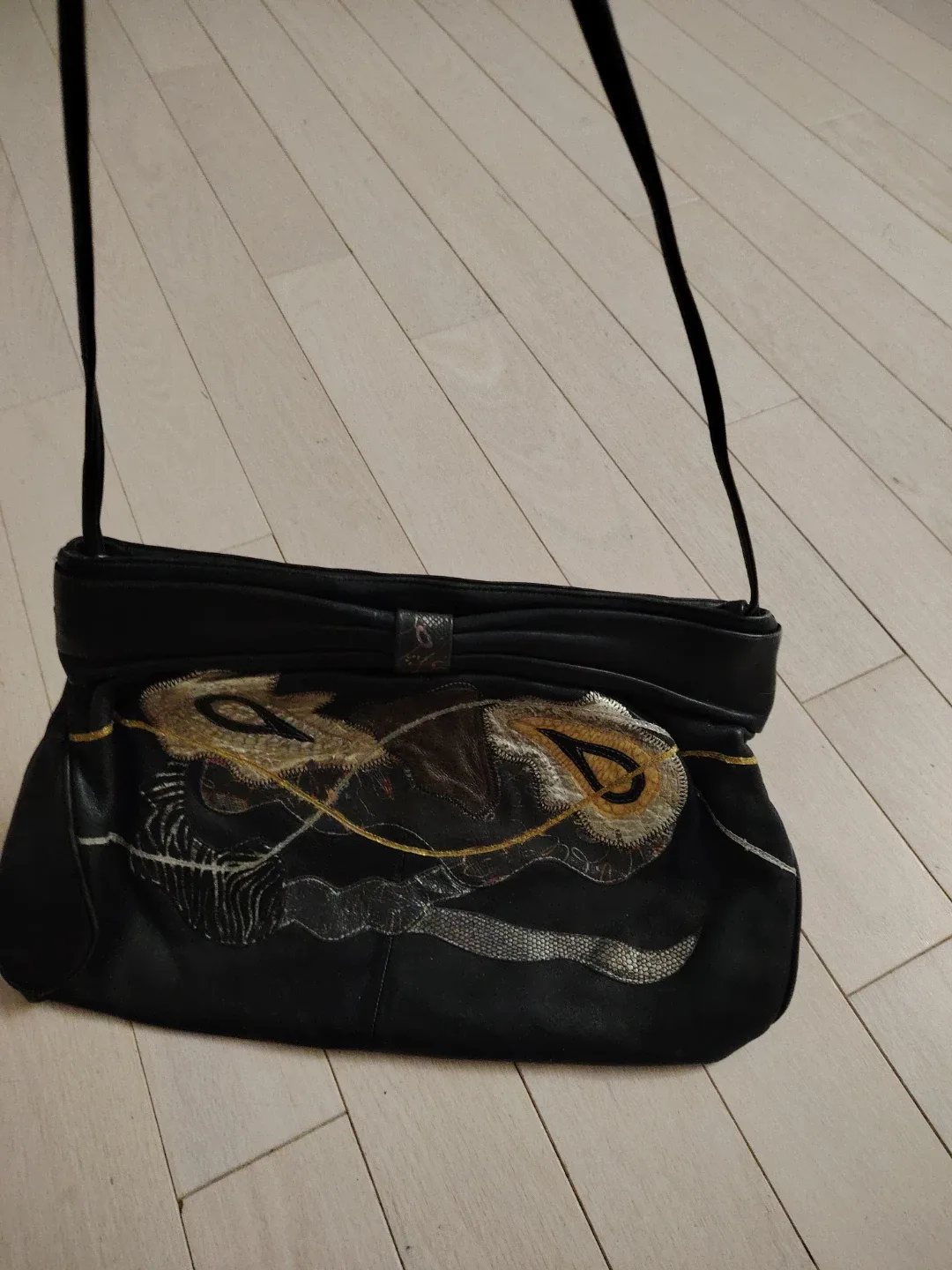 Black Leather Shoulder Bag image indicator(3)