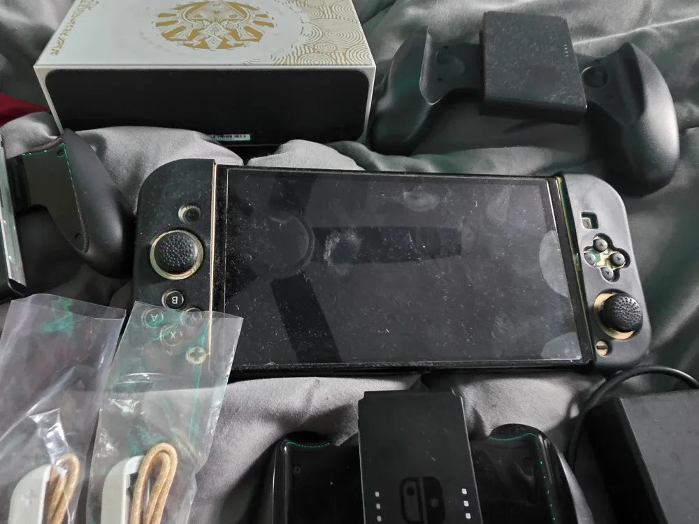 Nintendo Switch OLED Model image indicator(3)