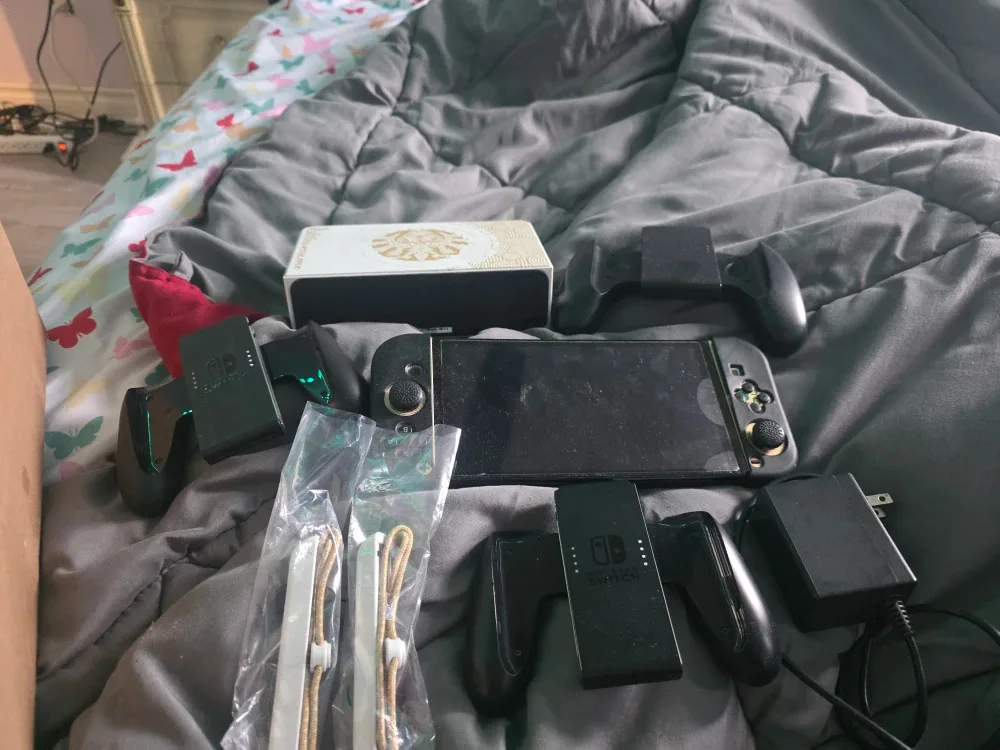 Nintendo Switch OLED Model image indicator(5)