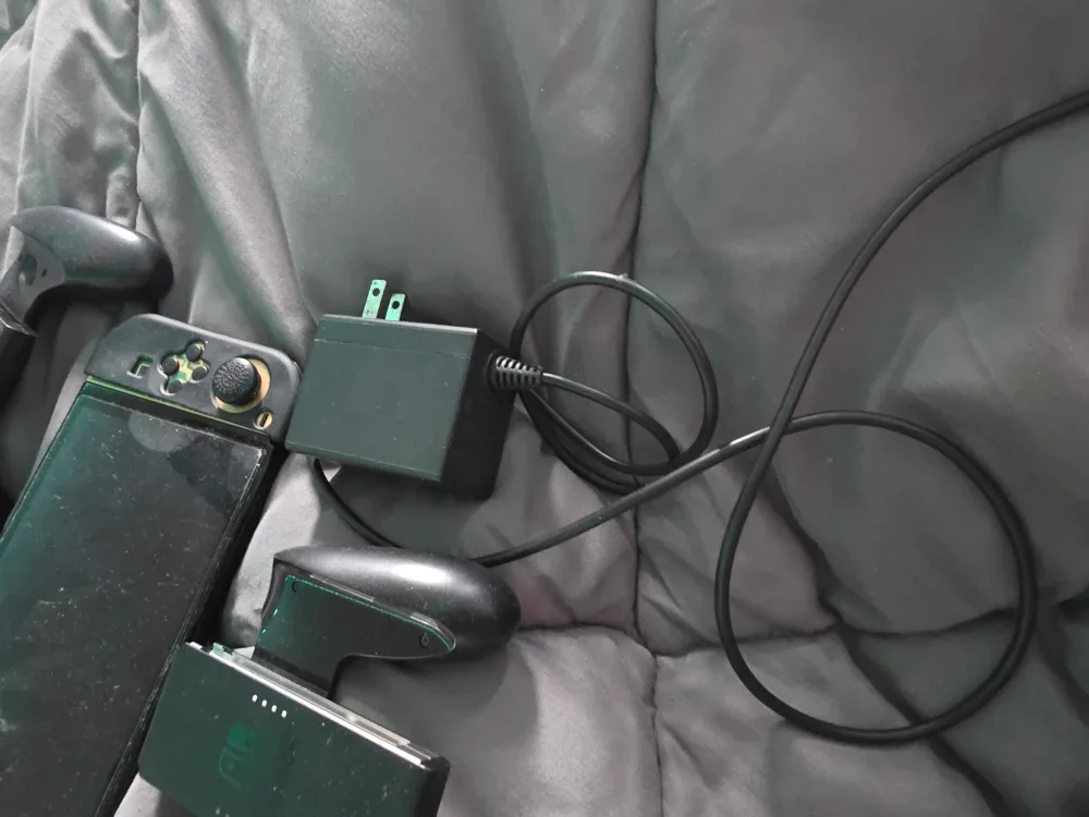 Nintendo Switch OLED Model image indicator(7)