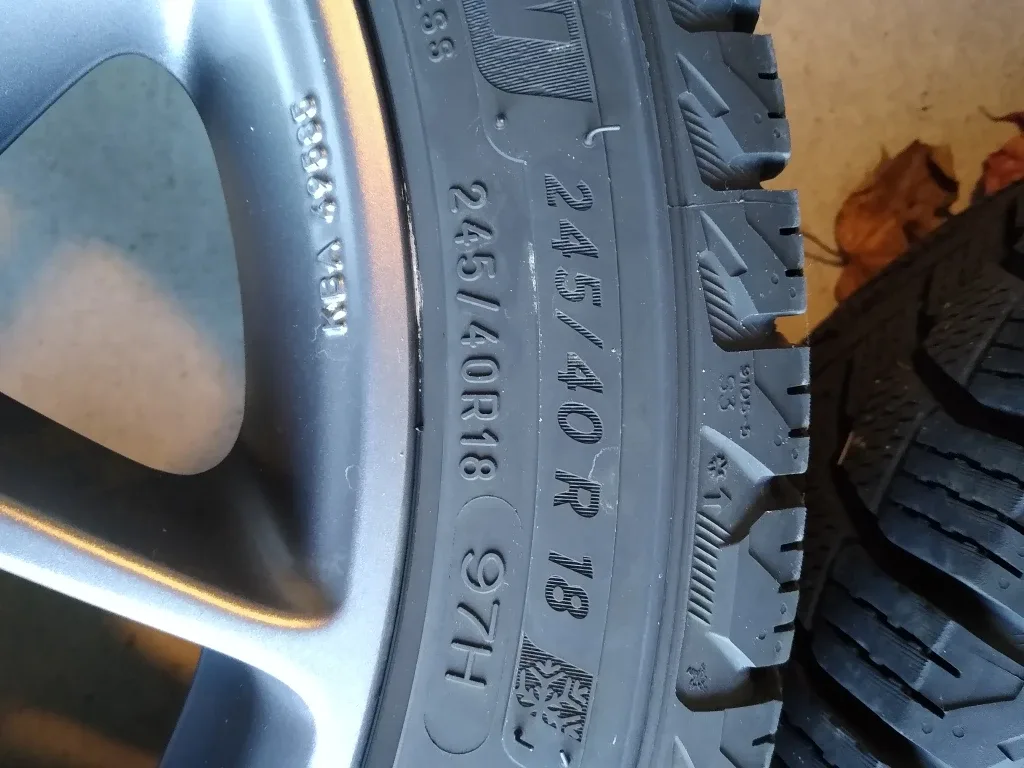 Michelin X-ICE tires with BBS SR Wheels image indicator(3)