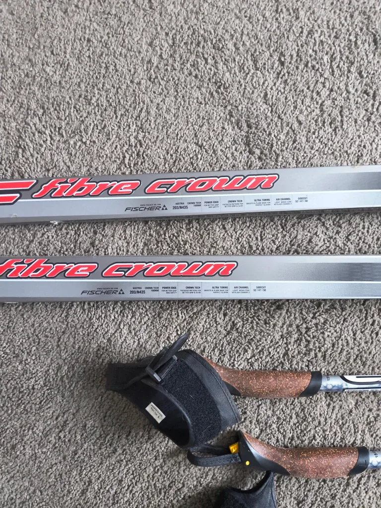 Fischer Fibre Crown XC Skis 203/N435 with Poles image indicator(2)
