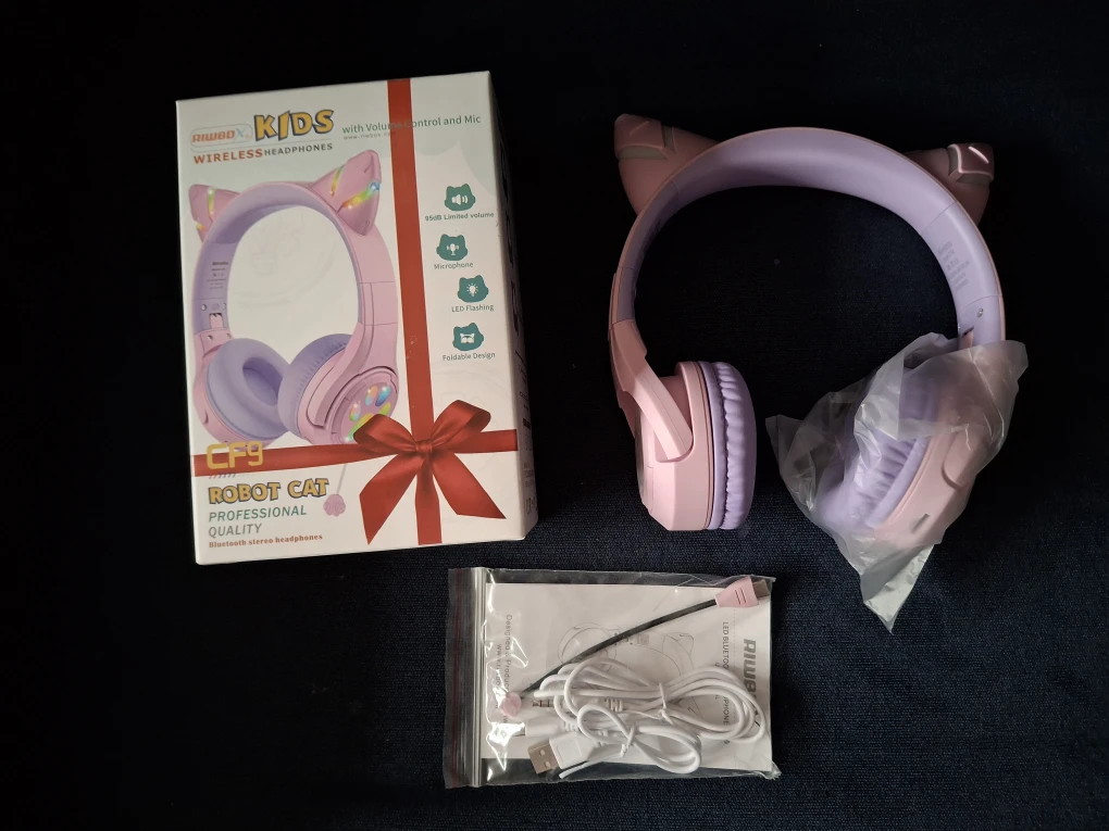 NEW Kids Cat Ear Bluetooth Headphones with LED Light Up - photo 3