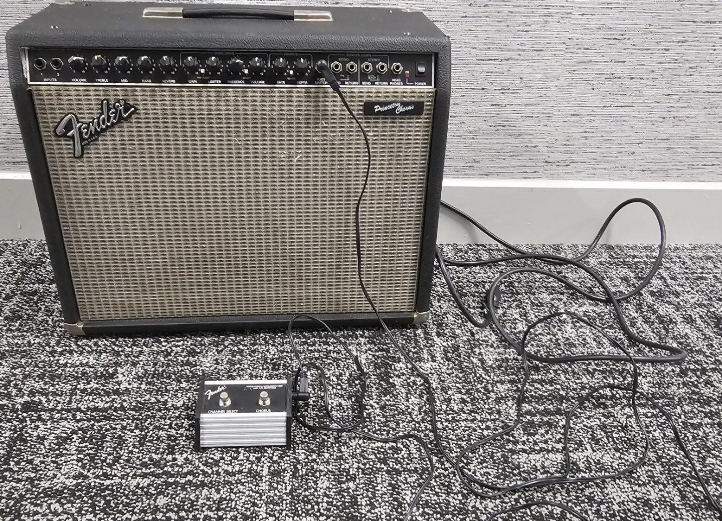 Fender Princeton Chorus PR 82 2 x 10" amplifier - photo 2
