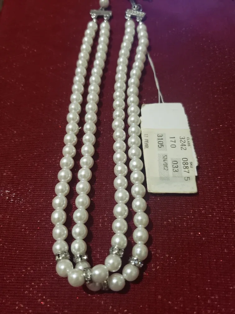 Pearl style necklace