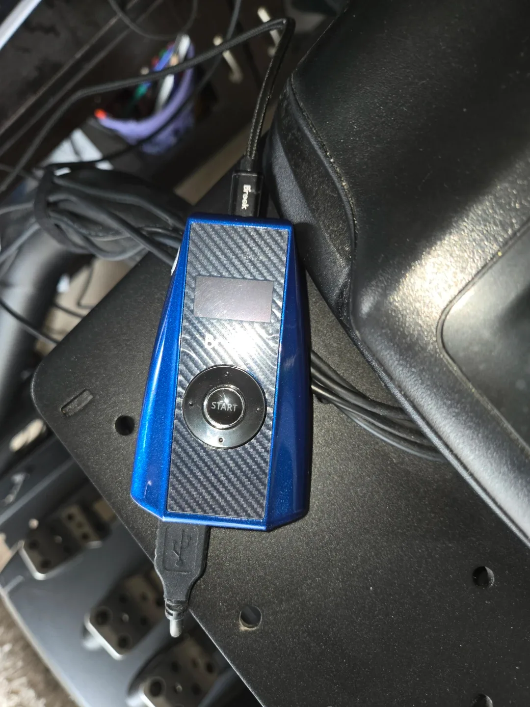 Playseat Racing Gaming Seat with Logitech Steering Wheel image indicator(2)