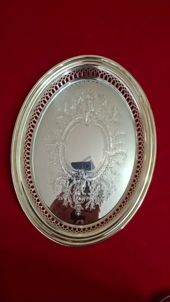 Glass Serving Dish with Silver-plated Holder image indicator(6)