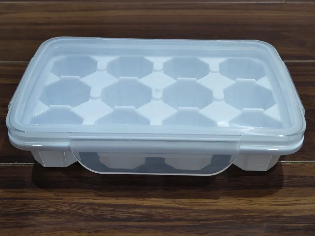 Ice Cube Tray with Lid