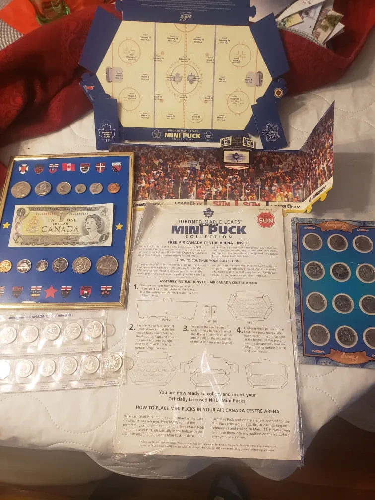 Toronto Maple Leafs Mini Puck Collection 2003/04 image indicator(5)
