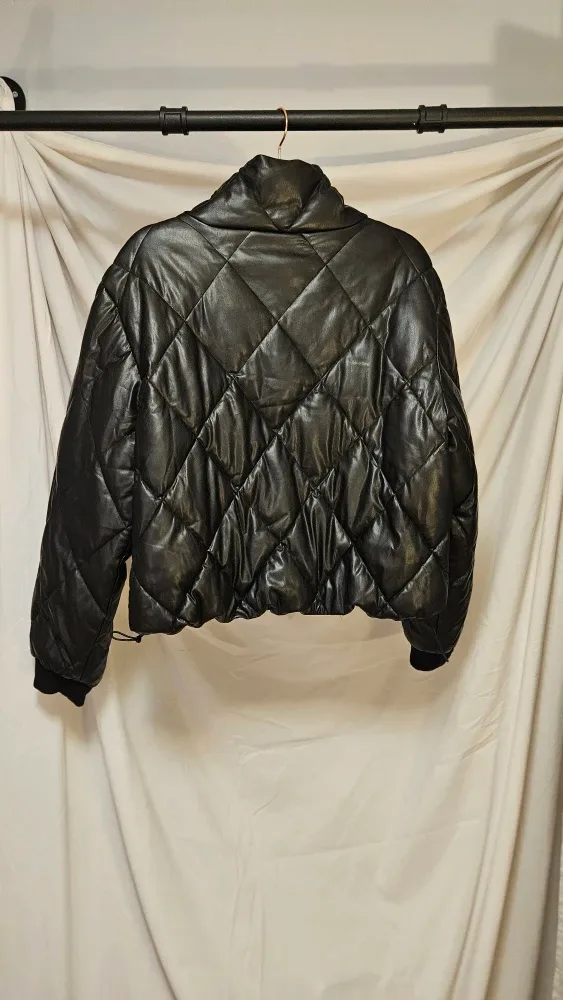 Quilted Black Puffer Jacket image indicator(2)