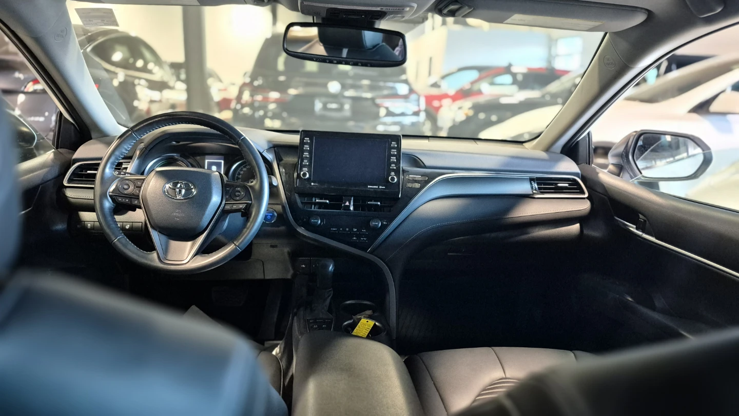 Toyota Camry SE Hybrid - White - photo 5