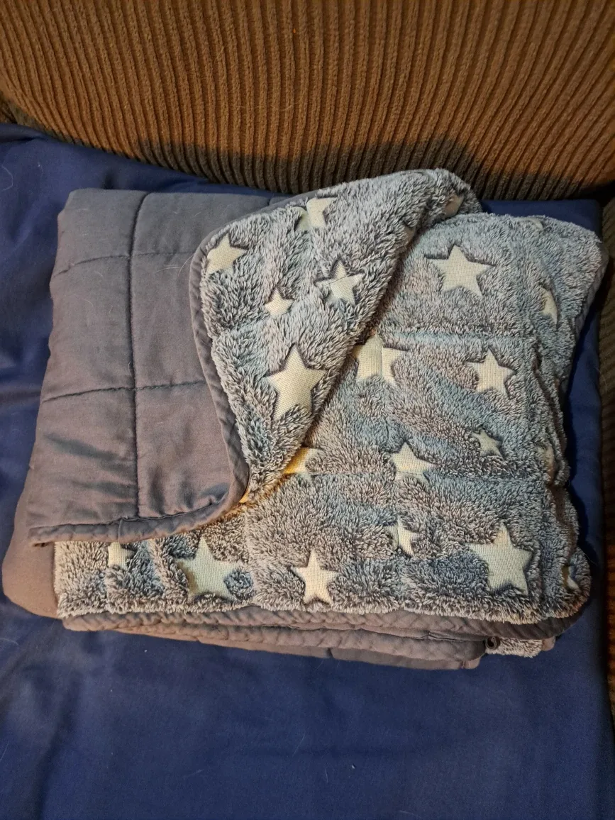 Weighted Blanket - Glow-In-The-Dark Stars Pattern