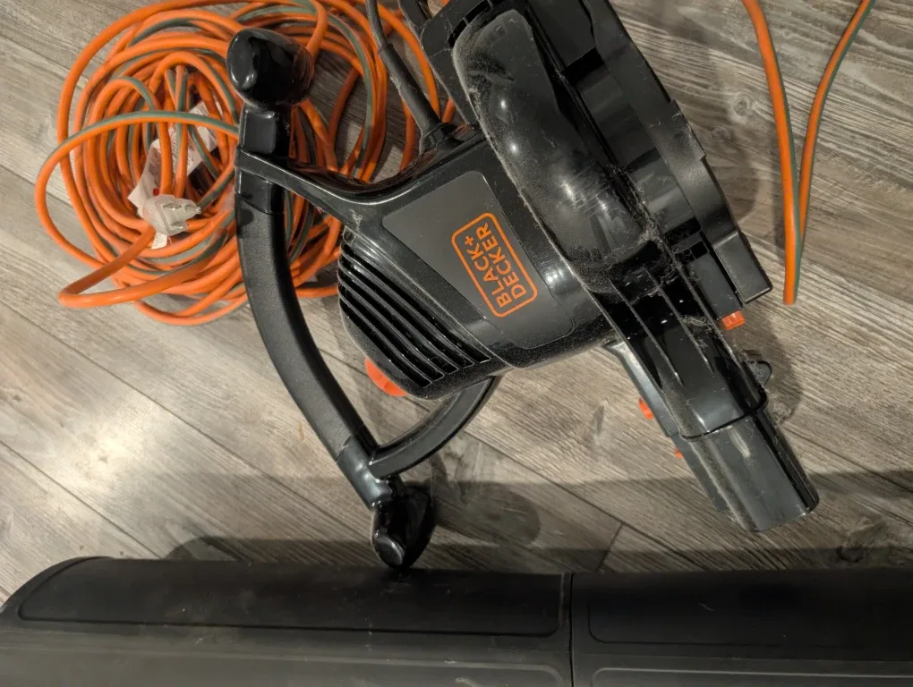 Black+Decker BV006 Corded Blower/Vacuum image indicator(3)