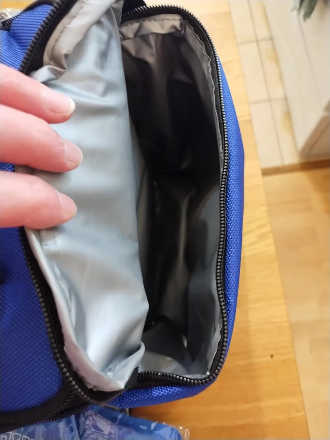 Popeye's Blue Lunch Bag with Containers & Ice Packs image indicator(7)