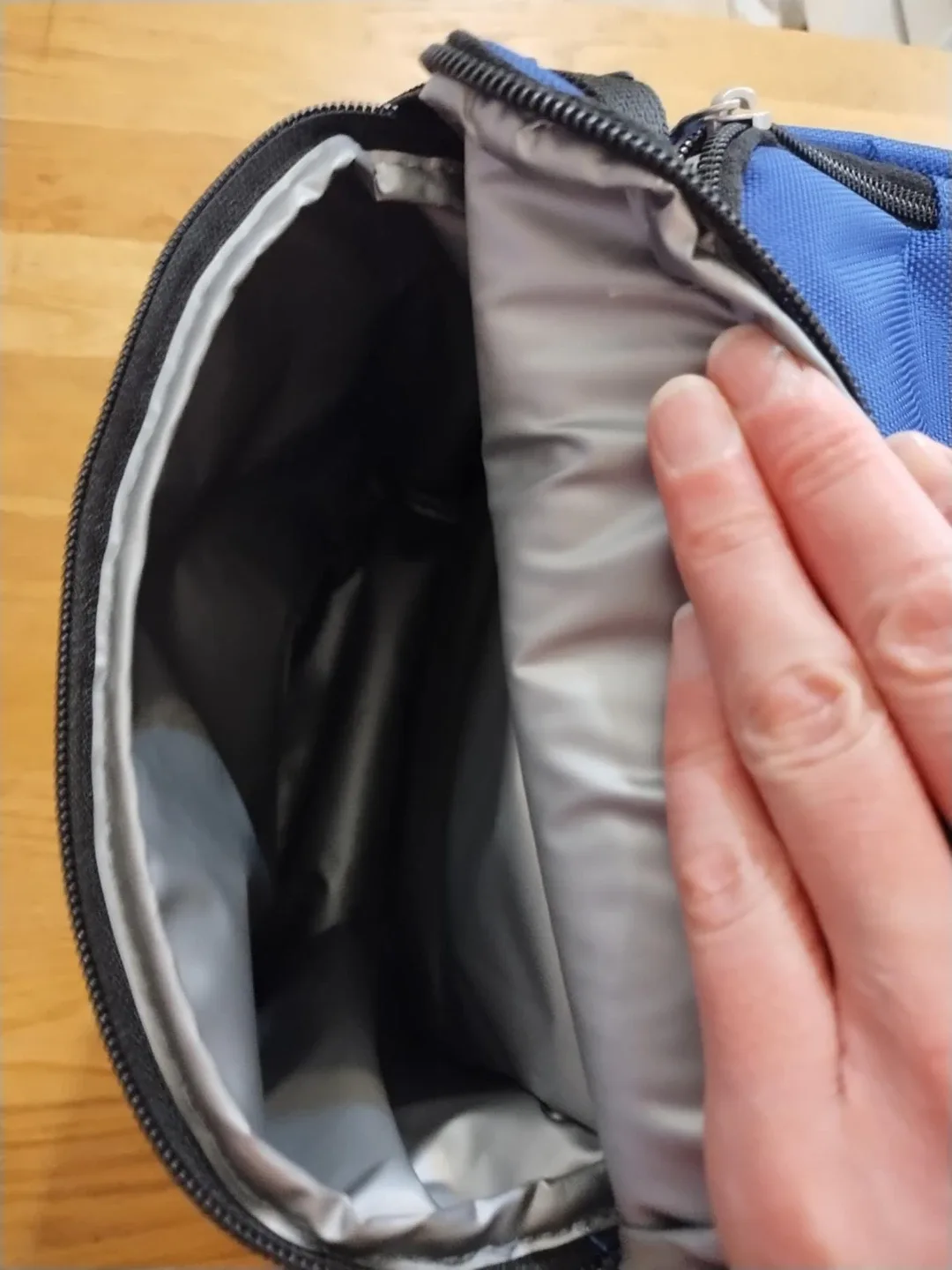 Popeye's Blue Lunch Bag with Containers & Ice Packs image indicator(8)