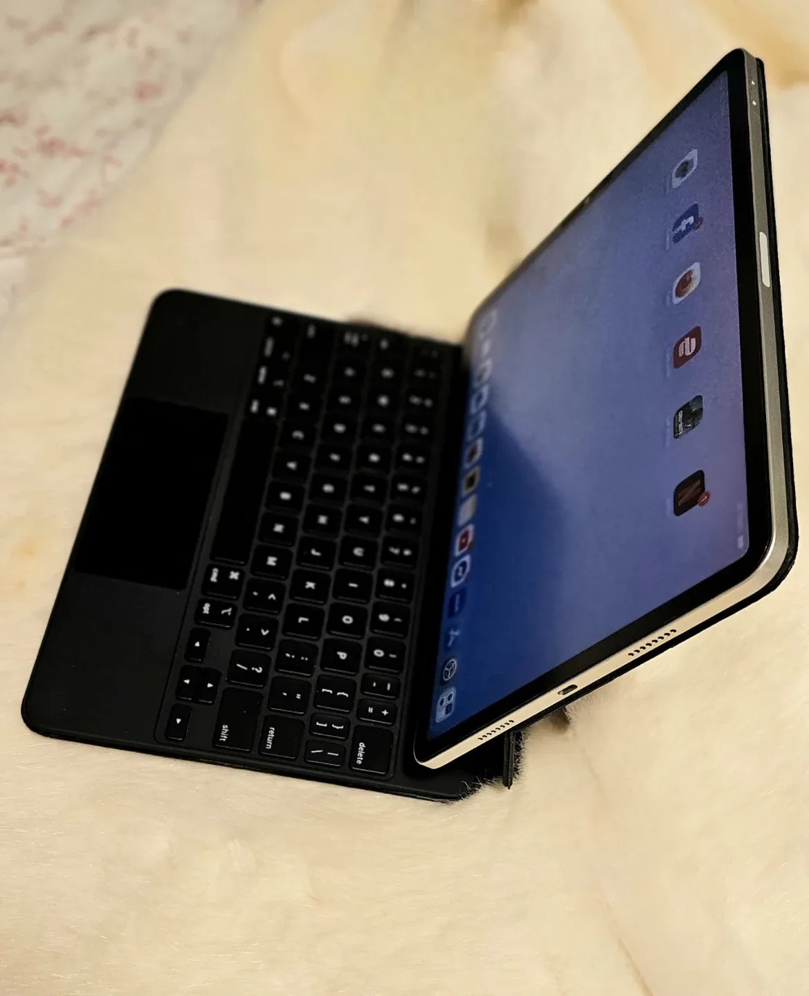 iPad pro 11 inch 3rd Gen 256 GB Apple pencil,  apple keyboard image indicator(2)