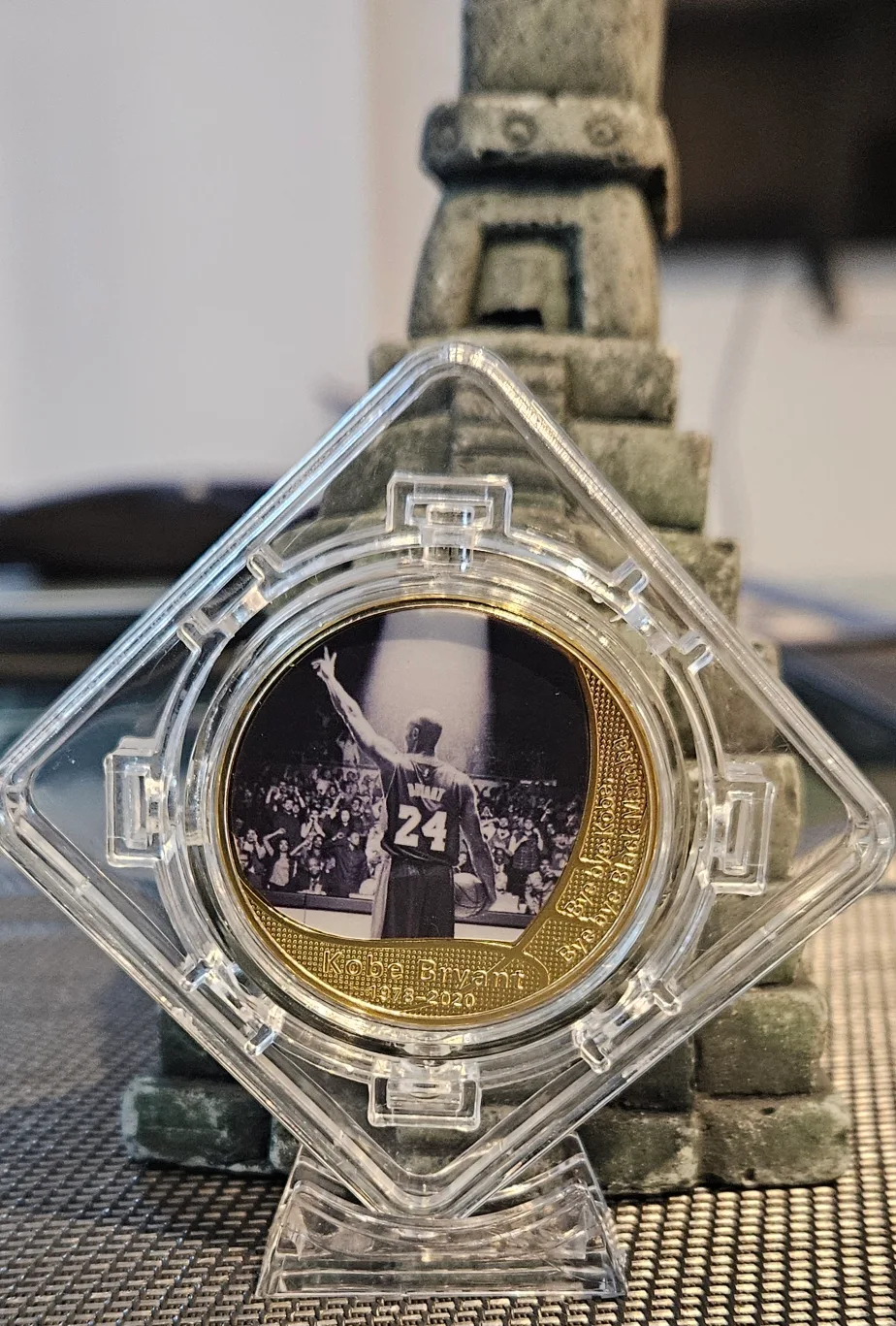 Kobe Bryant Limited Edition Basketball Legend Coin image indicator(7)