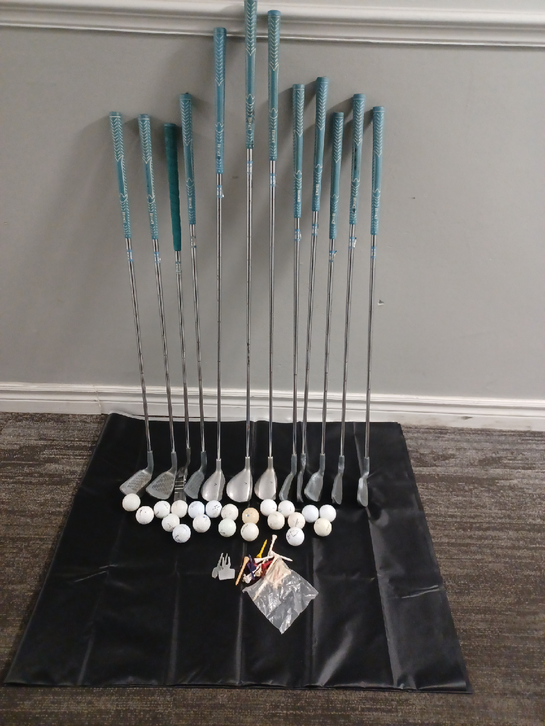 Set of Golf Clubs with Balls & Tees - photo 2