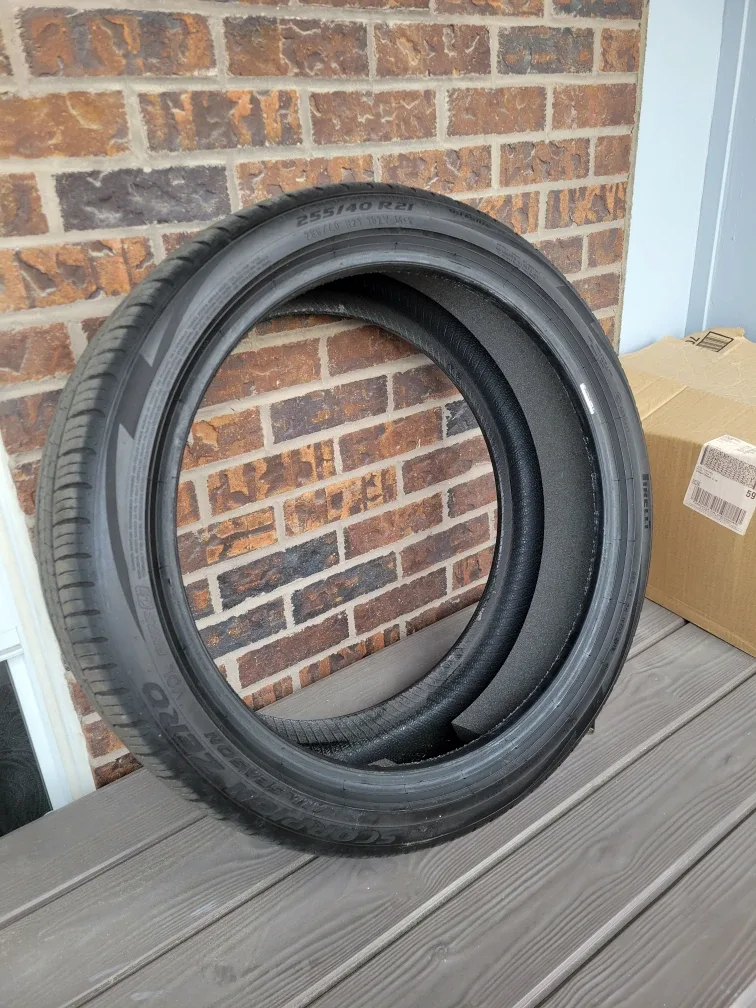 Pirelli Scorpion Zero All Season 255/40 R21 Tire image indicator(3)