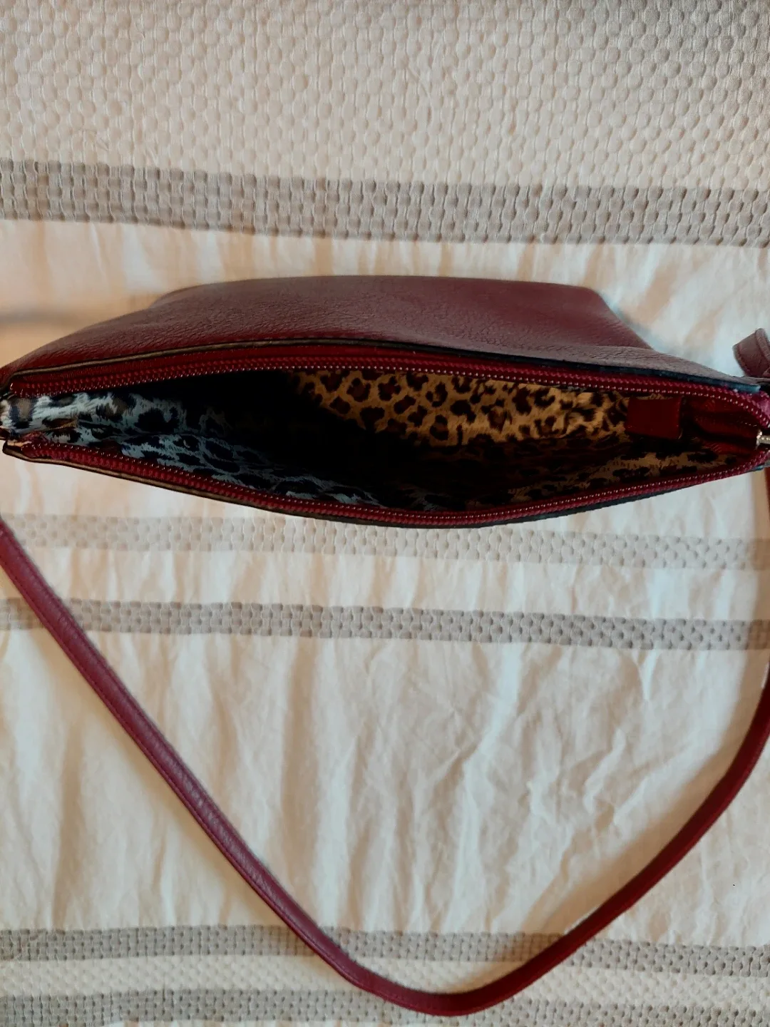 SevenDays Red Vegan Leather Handbag image indicator(8)