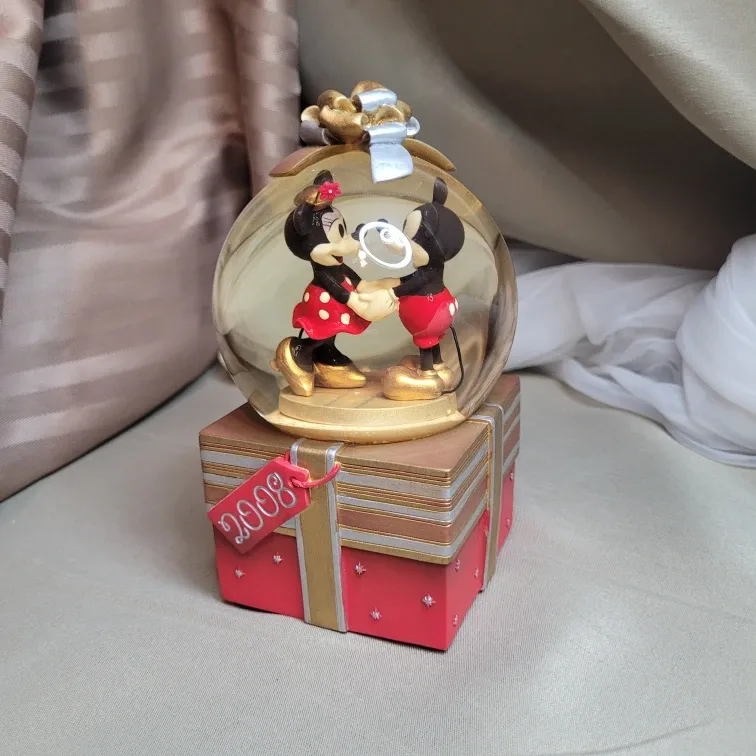 Mickey & Minnie Mouse 2008 Exclusive Solid Globe Disney Store