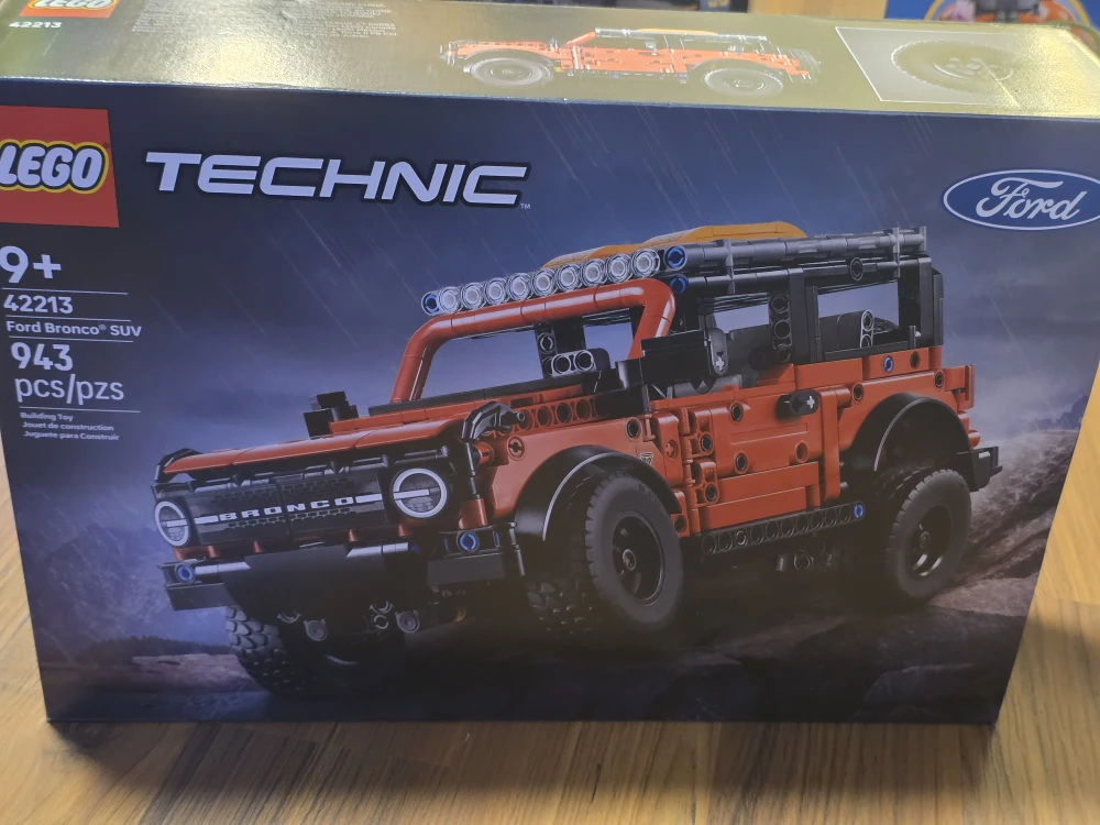 New LEGO Technic Ford Bronco SUV (42213)