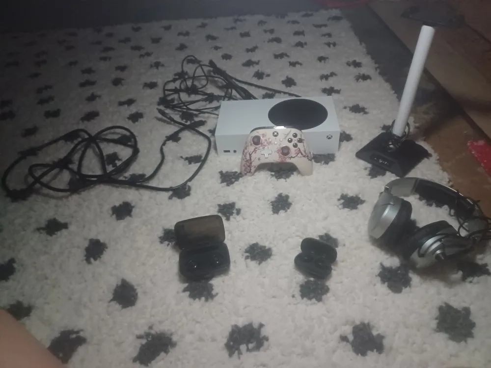 Xbox Series S and stuff needs gone asap and need money