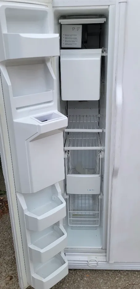 KitchenAid Side-by-Side Refrigerator - White image indicator(3)