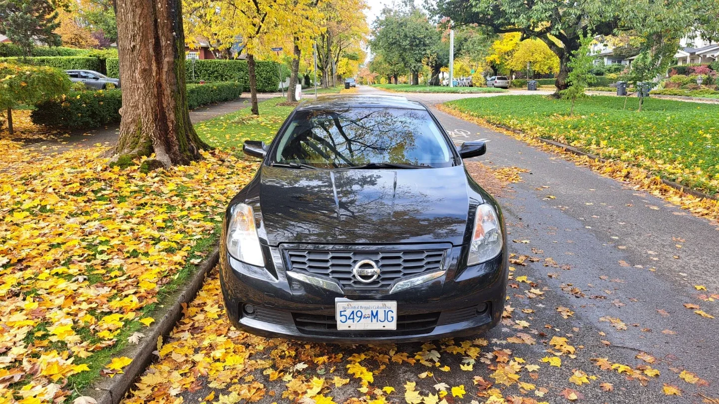 Nissan Altima 2.5 S Coupe - Black image indicator(2)