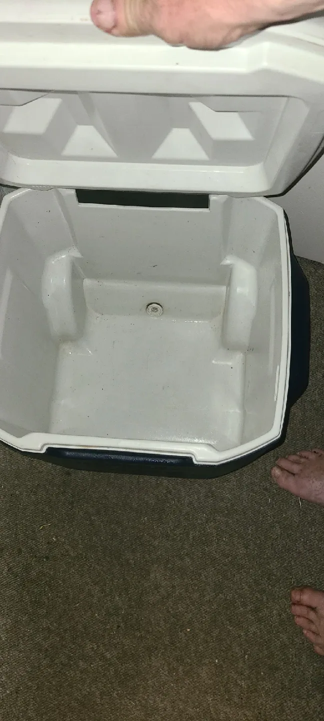 Coleman Rolling Cooler image indicator(3)