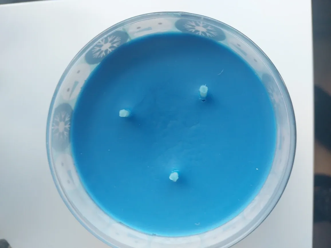 Bath & Body Works Fresh Sparkling Snow Candle image indicator(2)