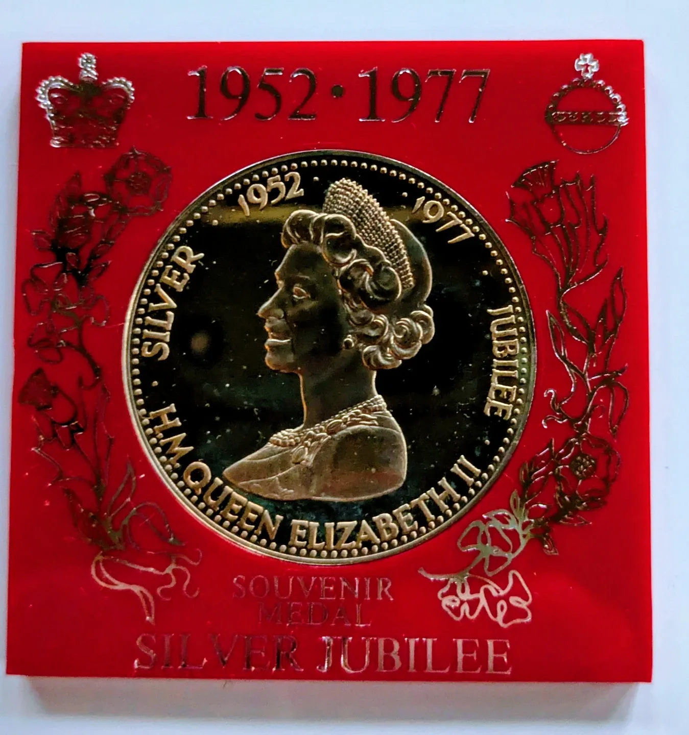 HM Queen Elizabeth II Silver Jubilee Souvenir Medal