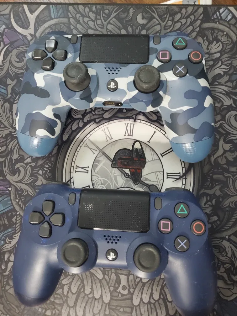 Customized PlayStation 4 Pro Console image indicator(5)