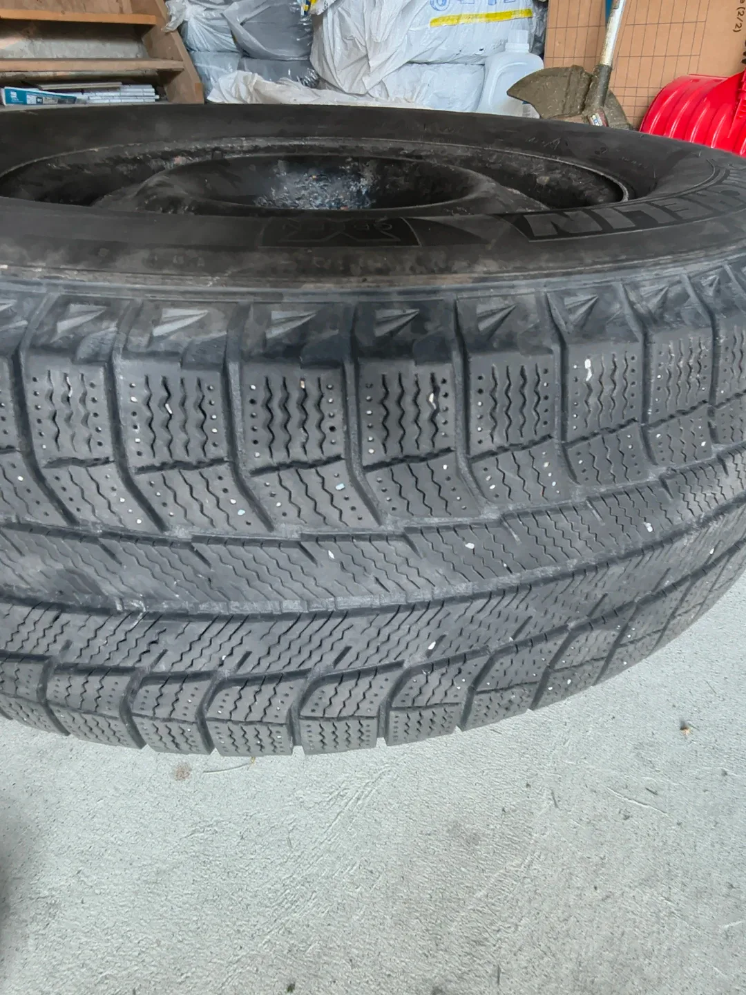 Michelin Latitude X-Ice 235/70R16 Winter Tire
