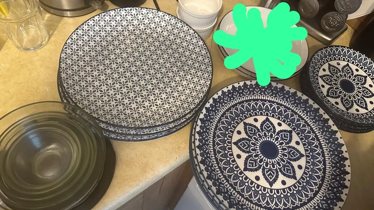 Blue & White Patterned Dishes Set - 16 items