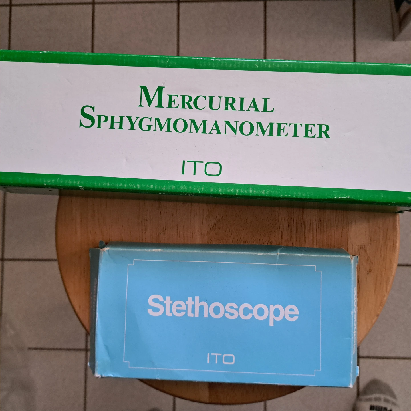 Srethoscope n Mercurial Sphygmomanometer