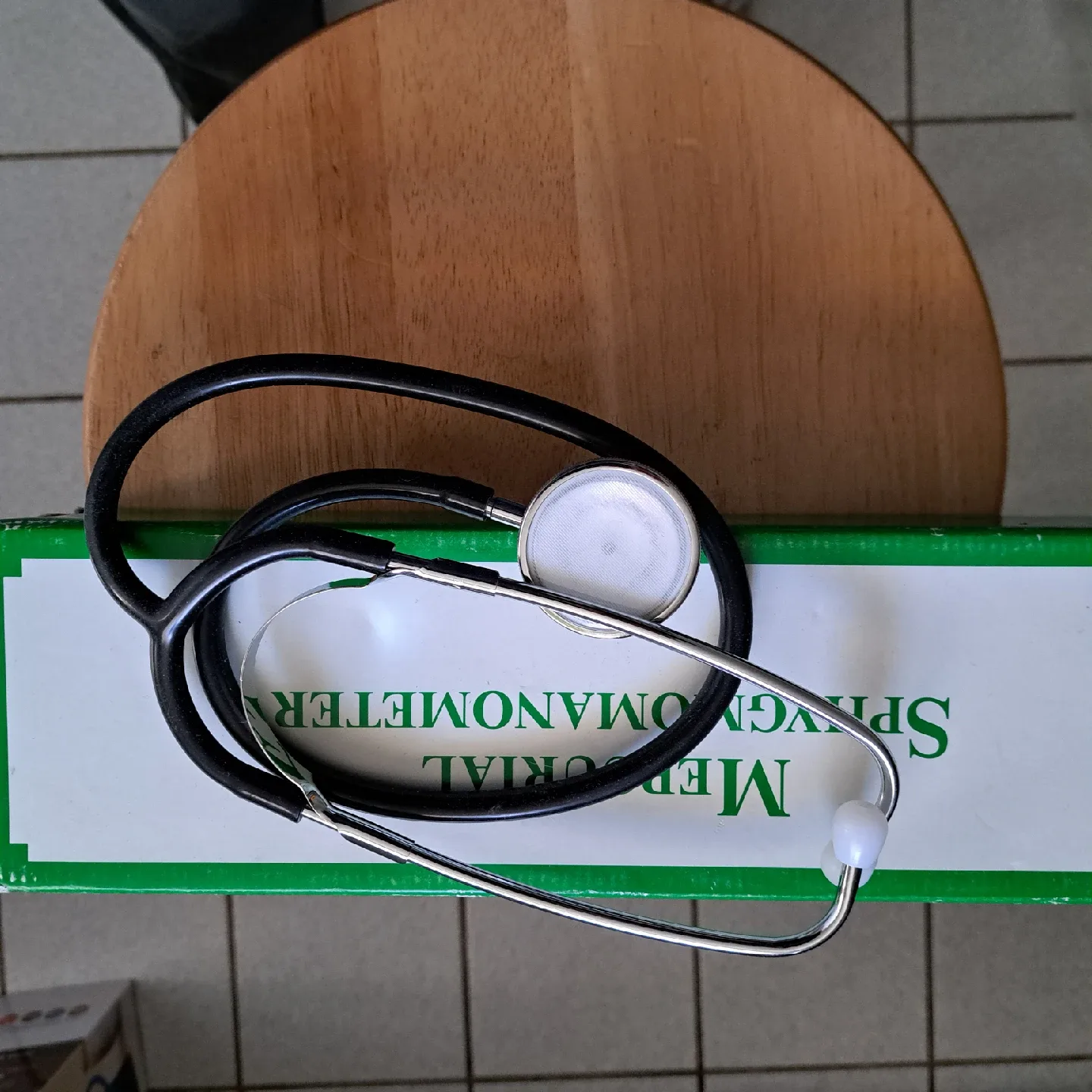 Srethoscope n Mercurial Sphygmomanometer image indicator(2)